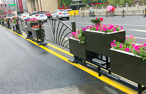 為什么移動花箱成為道路綠化的首選？