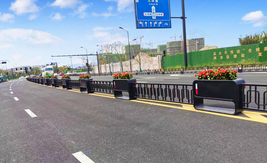 戶外道路花箱護(hù)欄用什么材質(zhì)好？